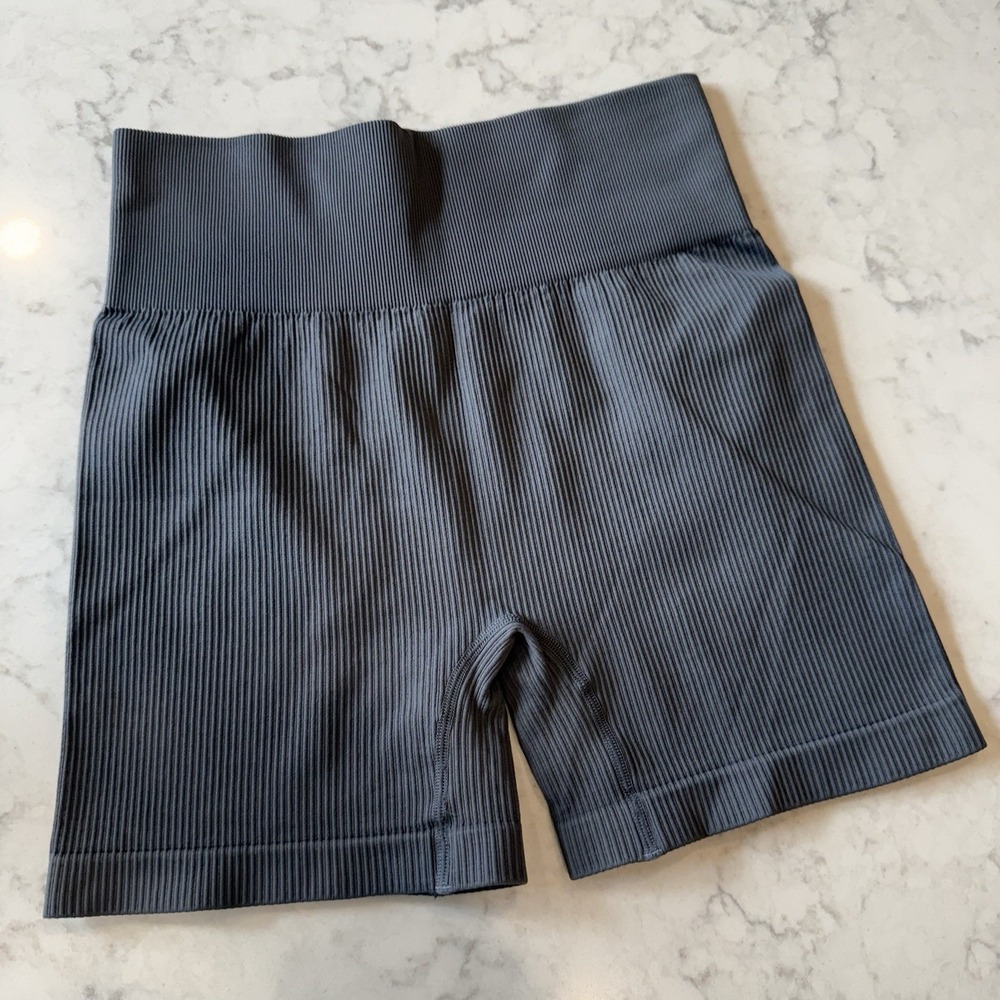 OQQ Seamless Ribbed Medium Biker Shorts Gray  Active Bicycle Yoga